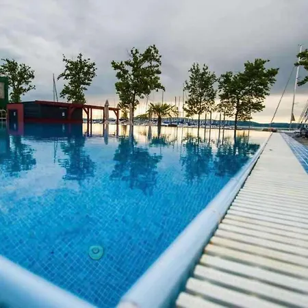 Bl Yacht Club Art A20