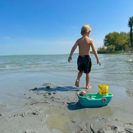 Bl Yacht Club Art A20 *